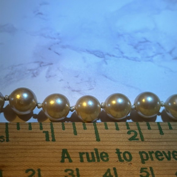 Pearlesque 7” long Knotted Bracelet gold clasp so pretty - Picture 3 of 3